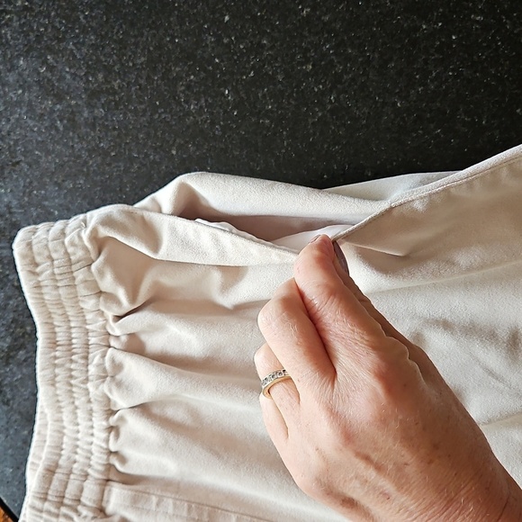 Aritzia Le Fou Wilfred Vegan Suede Funk Shorts Size 6 In Oyster - Picture 10 of 14